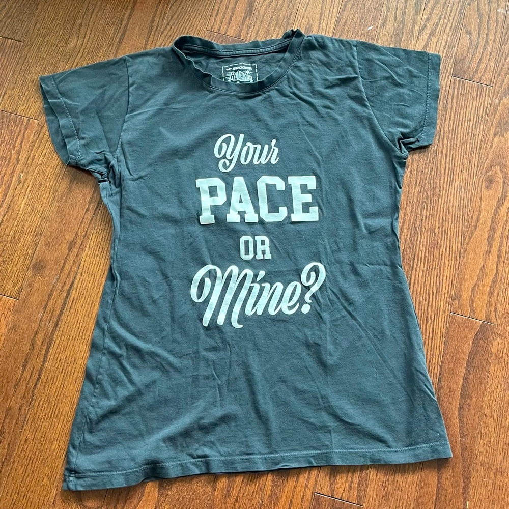 Brooks Run 🏃🏻‍♀️ Happy T-shirt